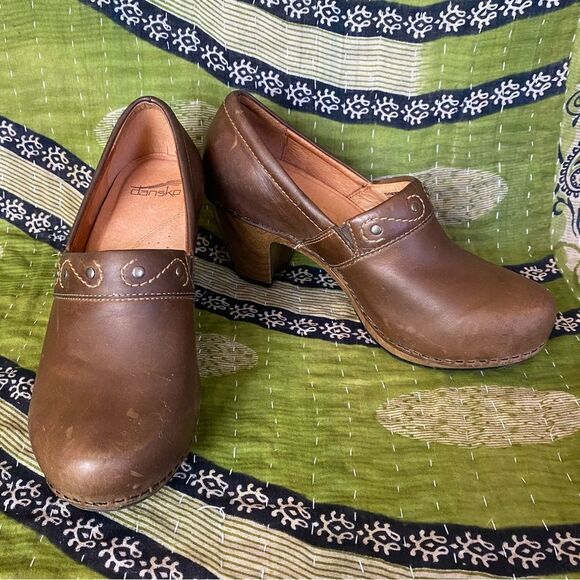 Dansko Riki Brown Leather Studded Clogs Size 38/ 7.5 - Picture 1 of 12